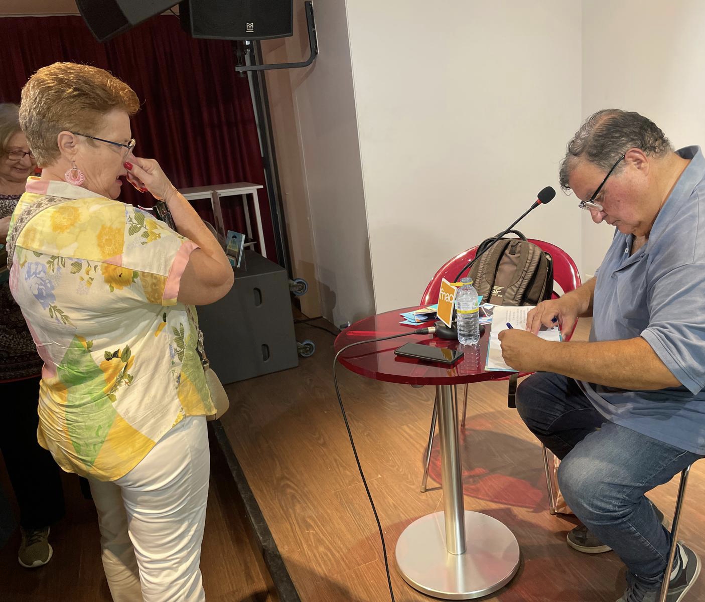 FIRMANDO EL CUENTO