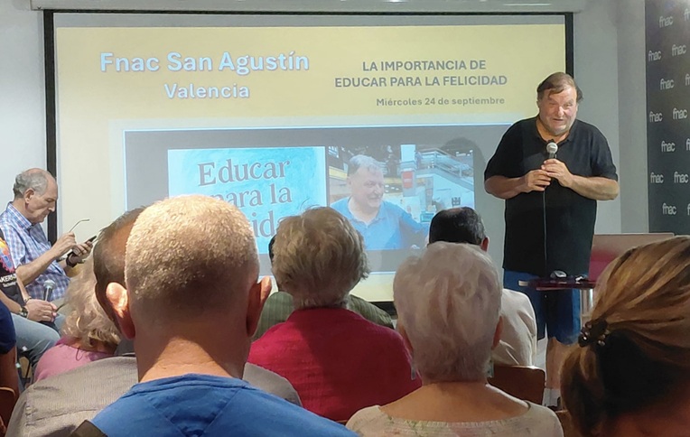 JORGE PRESENTANDO LA CHARLA